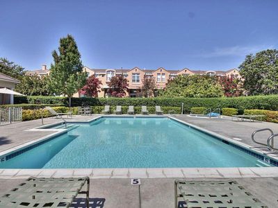 152 Paseo Ct, Mountain View, CA, 94043