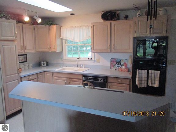 3rd image of 525 Lakewood Dr