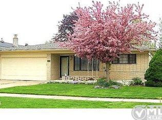 6341 Courtland Dr, Canton, MI 48187