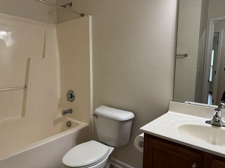 Full bathroom #2