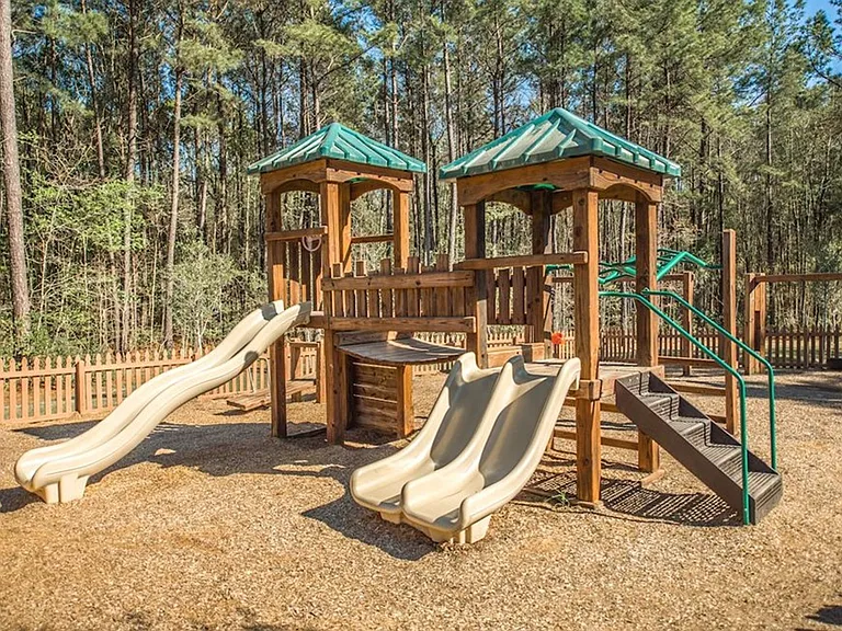 102 Benelli Dr — Photo 10