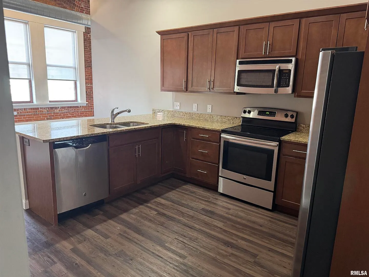 2 bed, 1200 sqft, $1,350 — Photo 3