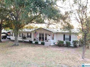 404 Lakeview Dr, Weaver, AL 36277