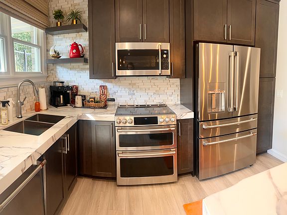 Induction oven top with all minor appliances including coffee maker, mixer and more for your convenience.