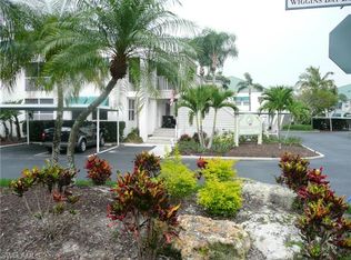 517 Club Side Dr, Naples, FL 34110