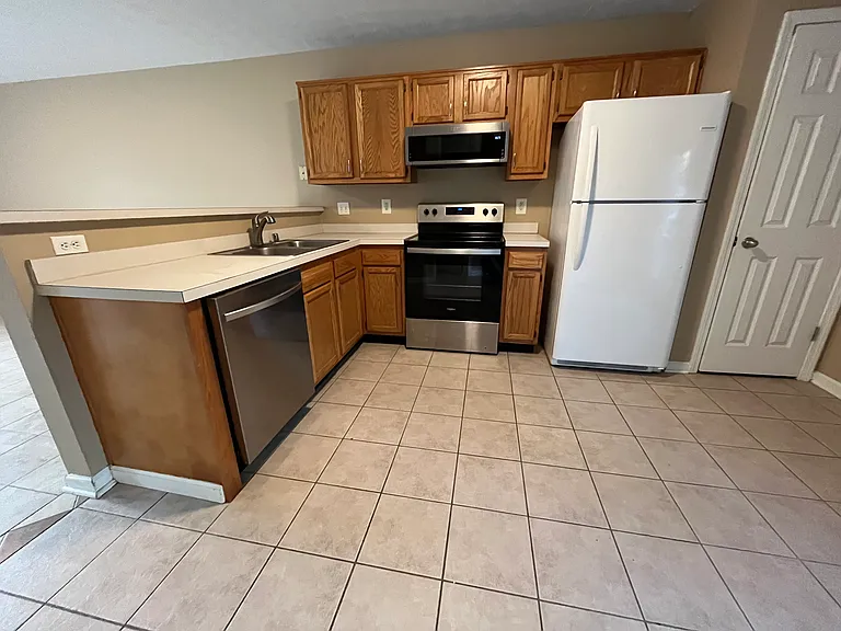 415 Dabney Dr — Photo 6