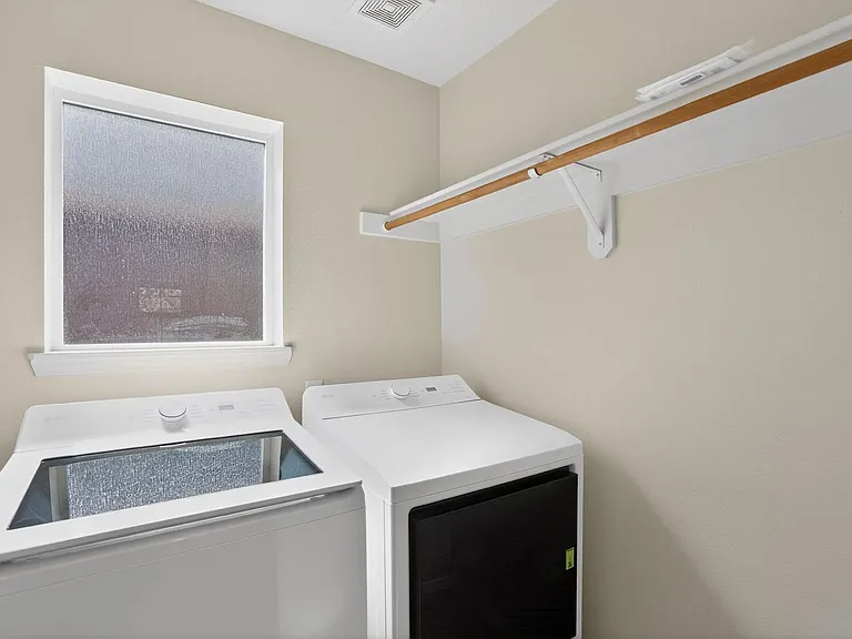 1052 SE Portlandia Ave — Photo 14