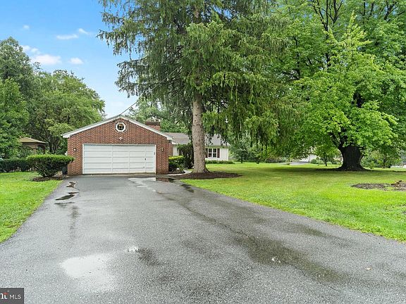 4th image of 1601 Colonial Rd