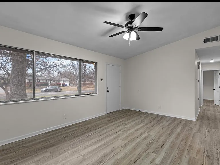1950 Thunderbird Ave — Photo 3