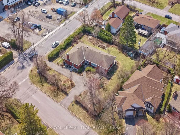 45 Capilano Dr, Ottawa, ON K2E 6G5