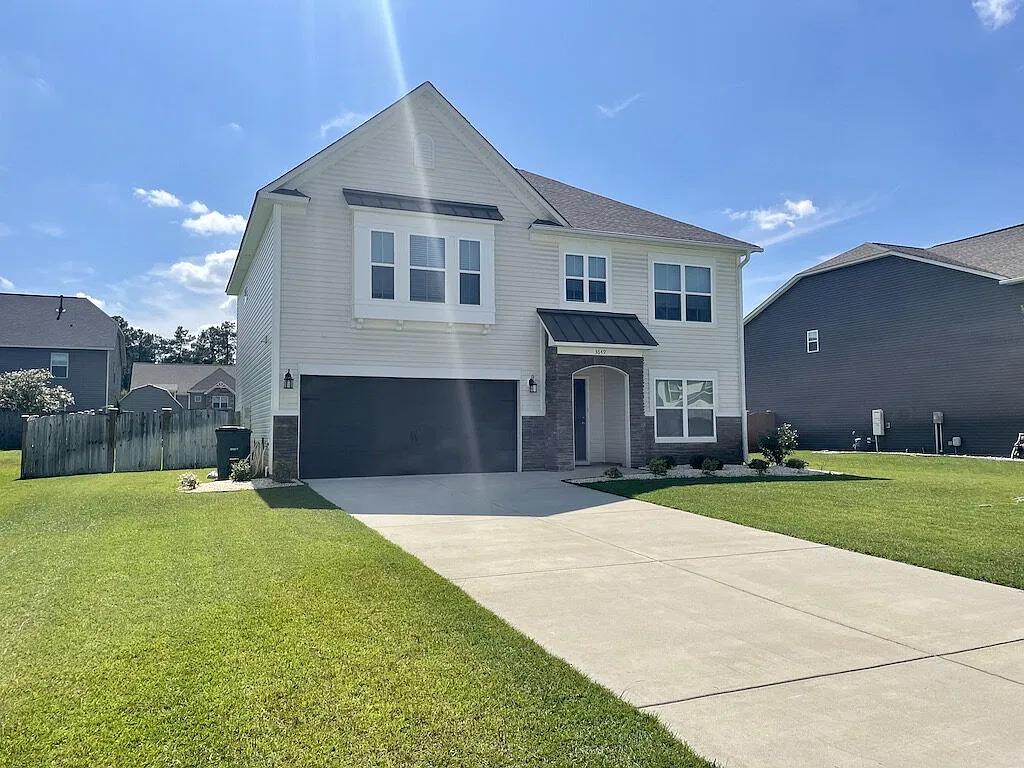 4 bed, 2.5 bath, 2321 sqft, $2,000 — Photo 3