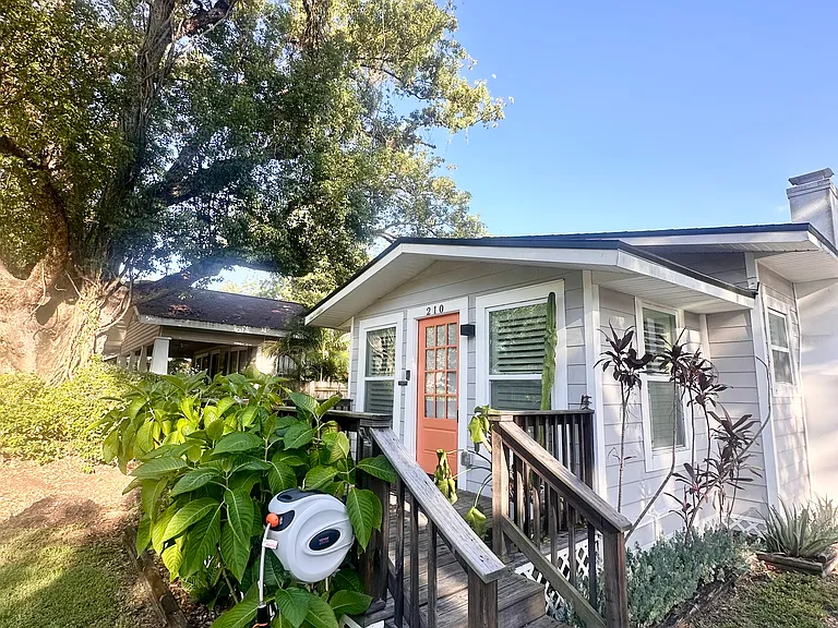 210 W Lambright St — Photo 2