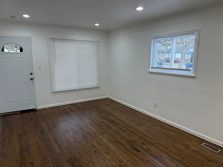 1303 Wilson Ave — Photo 7
