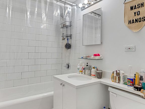 5th image of 333 W 56th St APT 5J