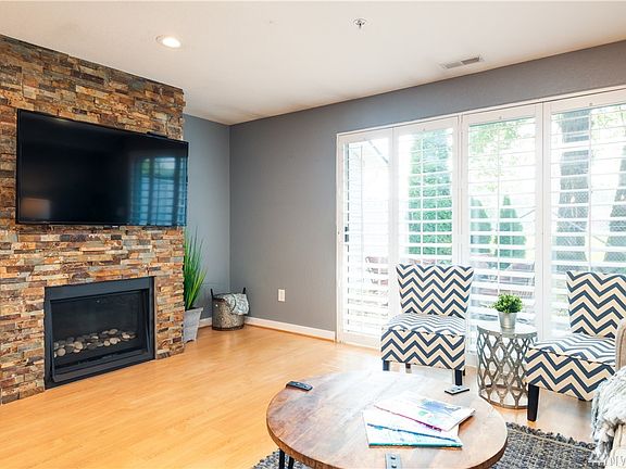 4th image of 315 E Park St APT 18