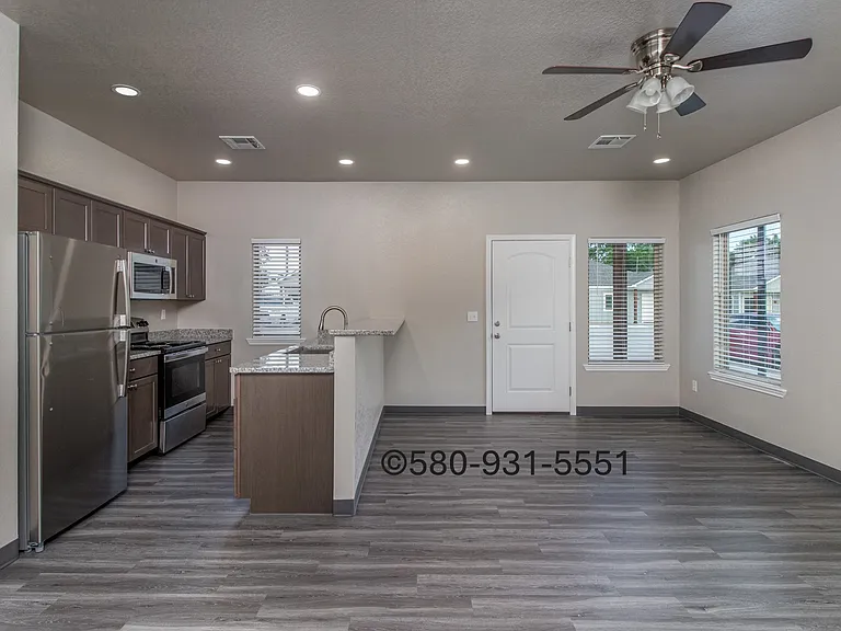 1725 W Arkansas St — Photo 2