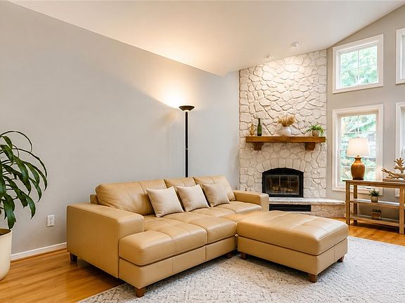 4th image of 14 Colonial Cir