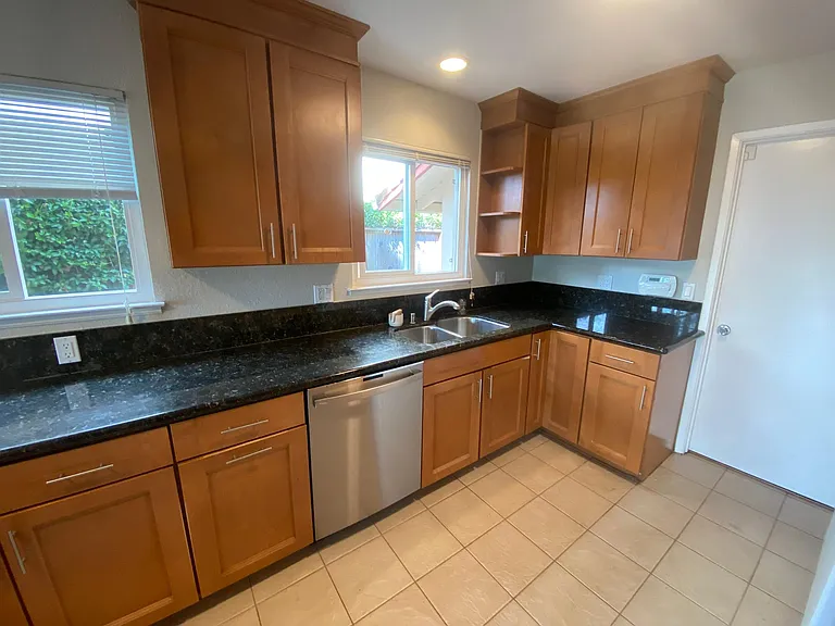 438 Cedar Hill Dr — Photo 8