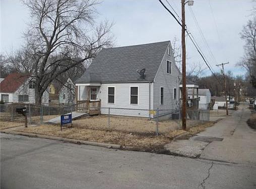 2nd image of 756 Frank St