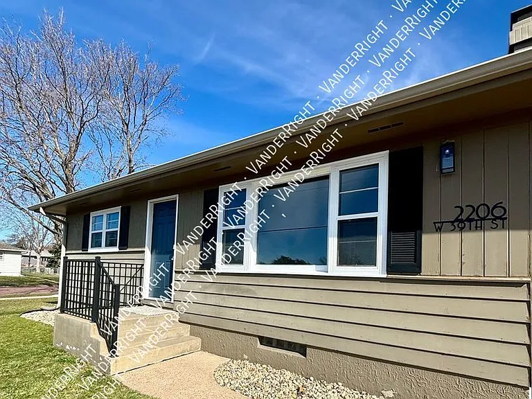 2206 W 39th St — Photo 3
