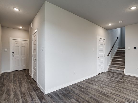 3rd image of 5707 Topaz Way