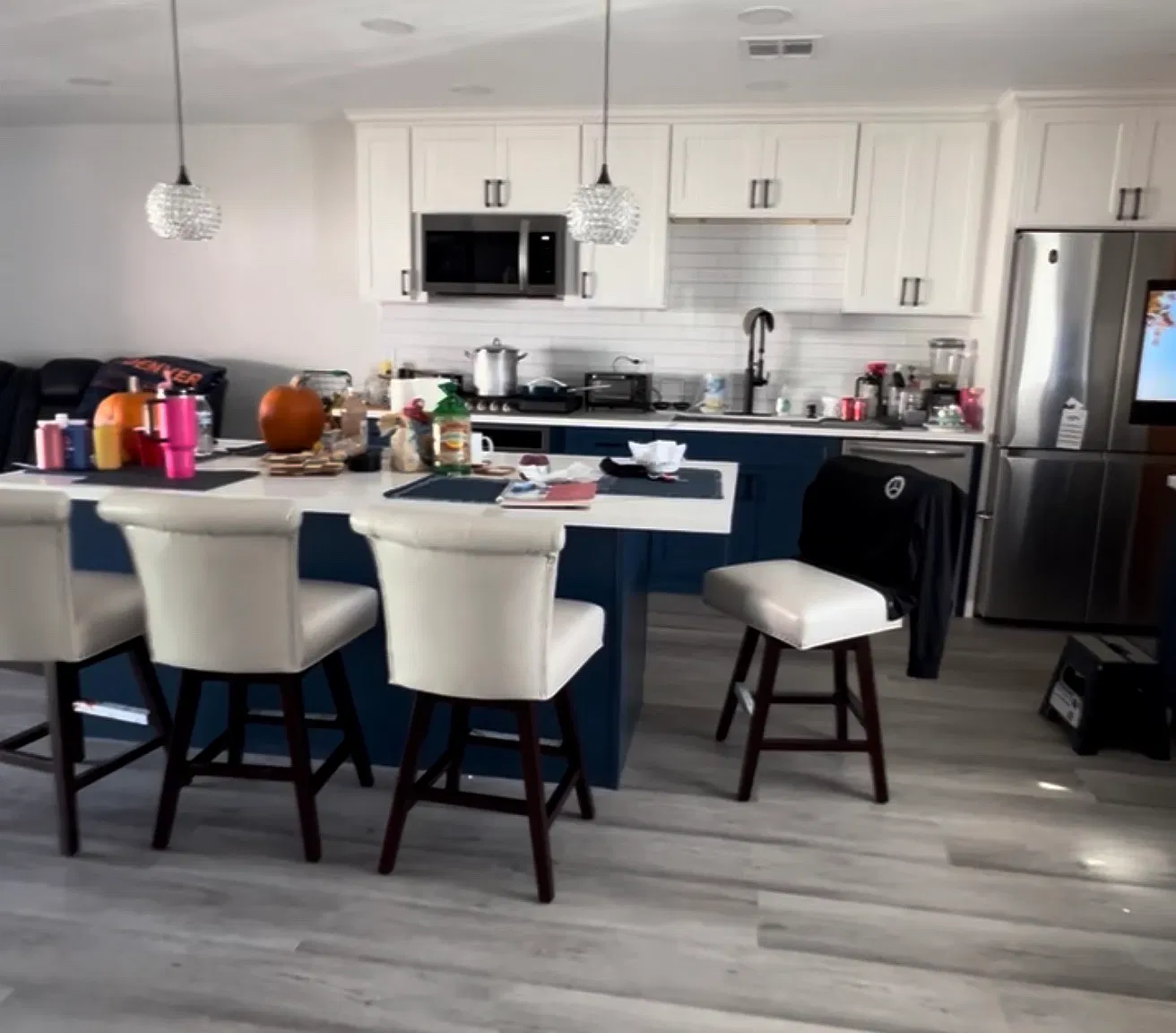 3 bed, 1160 sqft, $3,975 — Photo 1
