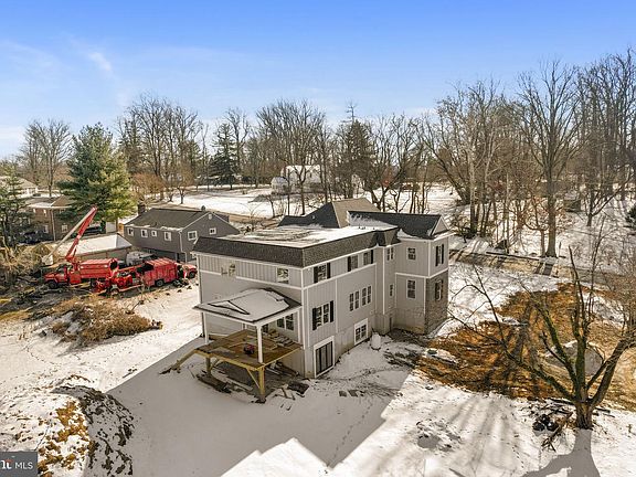 5th image of 3609 Gradyville Rd