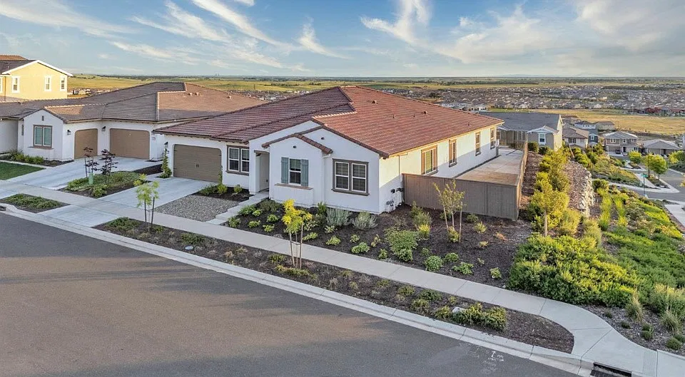 4631 Valley Terrace Cir