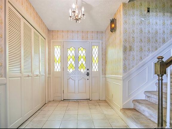 3rd image of 126 Quail Hollow Dr