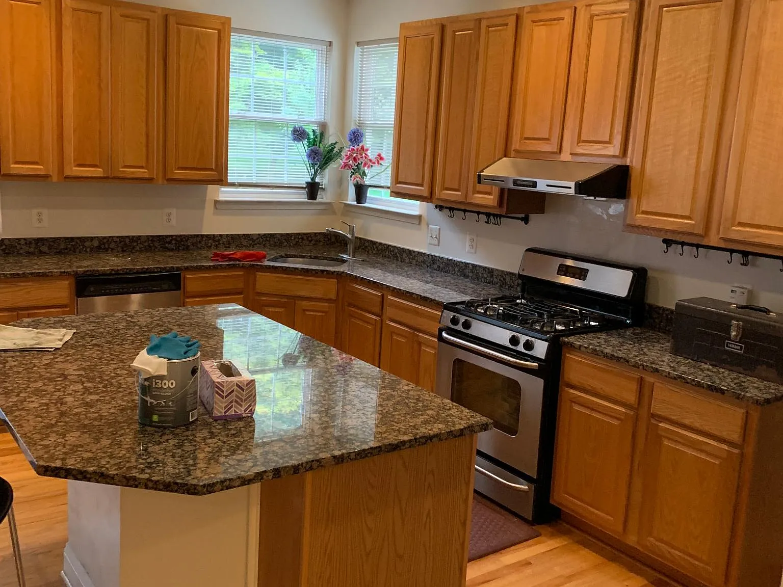 11911 Hunters Ln — Photo 2