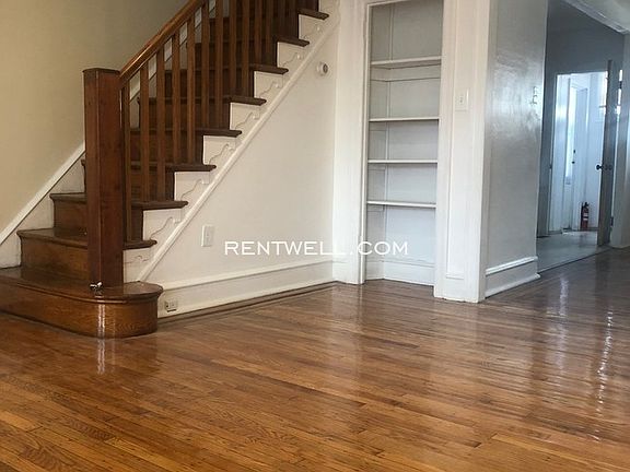 3rd image of 2621 W Westmoreland St