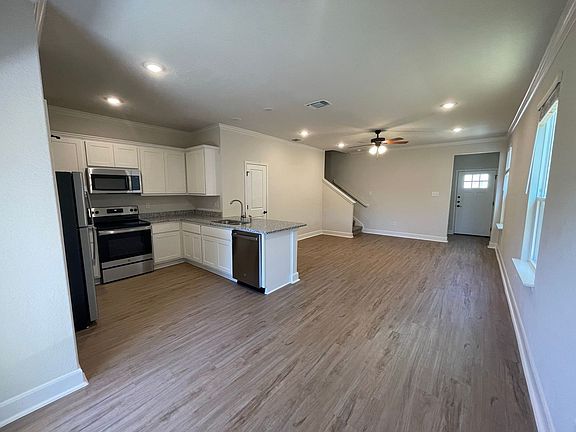 4th image of 10334 Lynwood Br #102