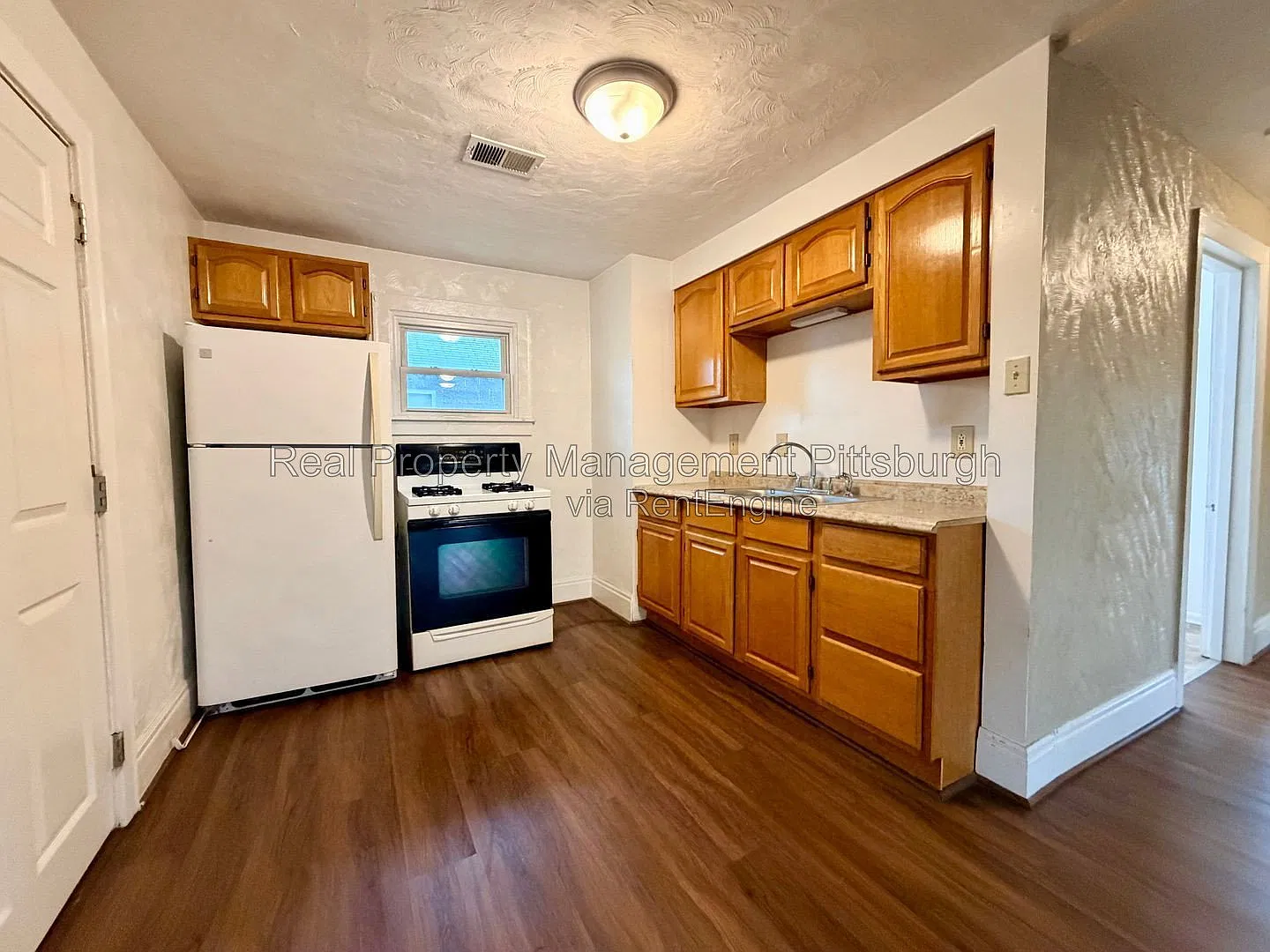 1 bed, 1.0 bath, 800 sqft, $895 — Photo 1