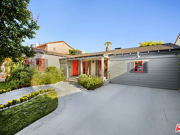 3rd image of 10418 Moorpark St