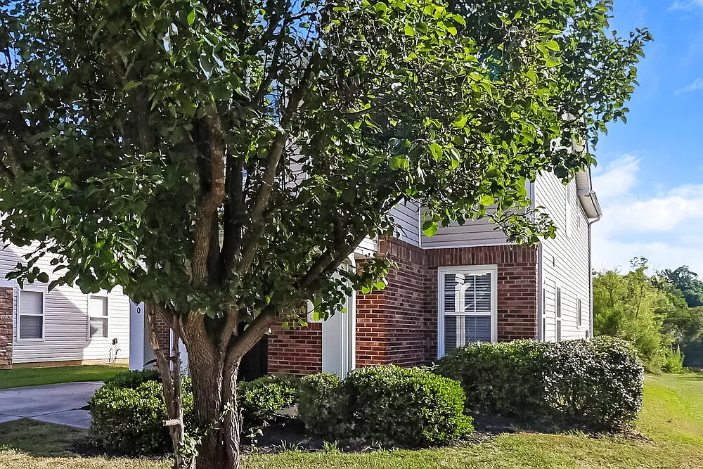 3 bed, 2.5 bath, 2082 sqft, $1,910 — Photo 4