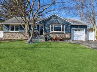 3 Larry Dr, Commack, NY 11725