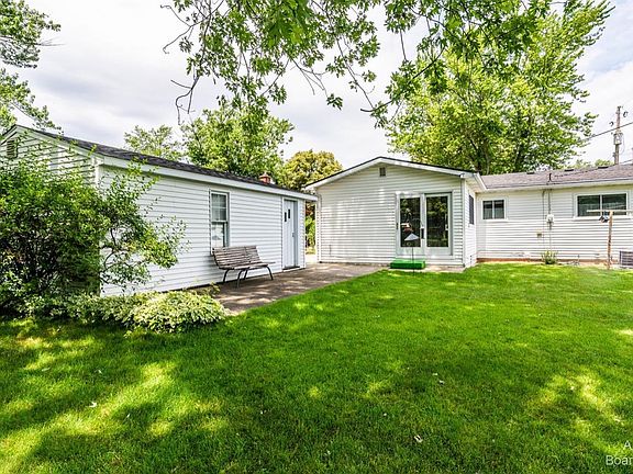 4th image of 640 Crestwood Cir