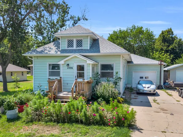 2206 30th Ave, Kearney, NE 68845