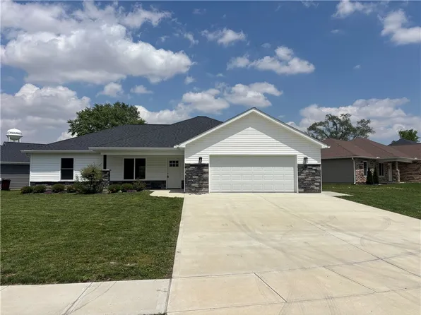 512 Cherry Ln, Fletcher, OH 45326