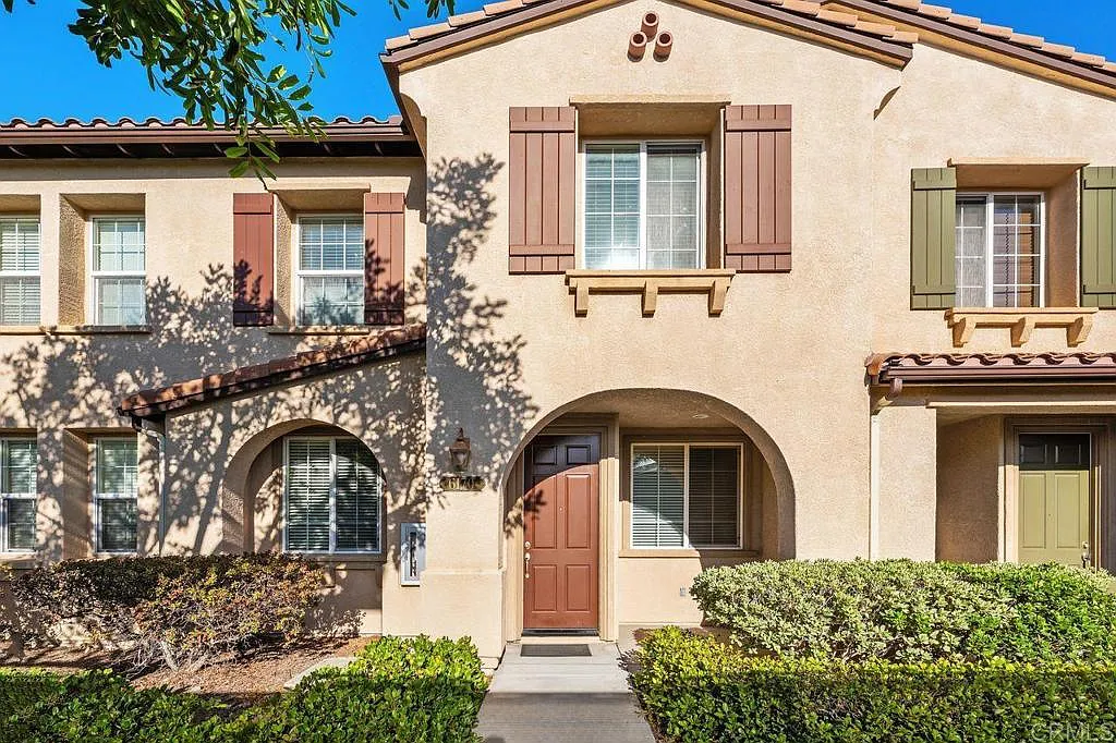 3 bed, 2.5 bath, 1478 sqft, $4,350 — Photo 1
