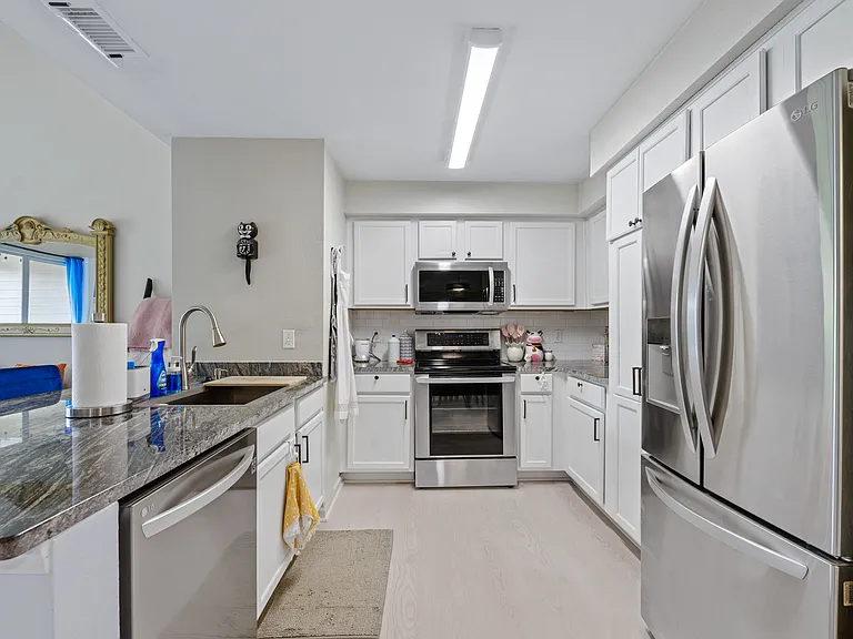 2801 Chancellorsville Dr #334 — Photo 32