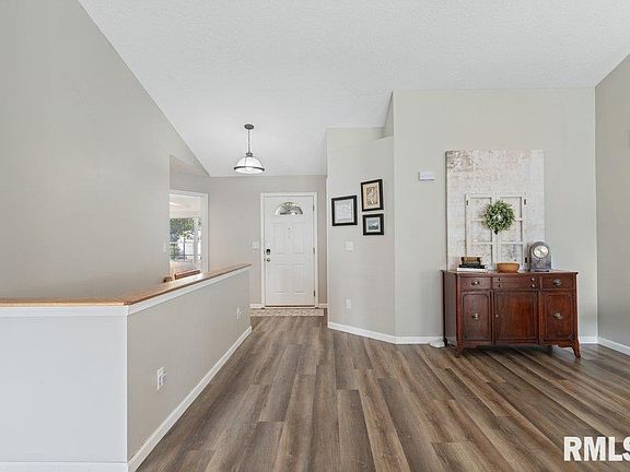 4th image of 2127 W 59th St