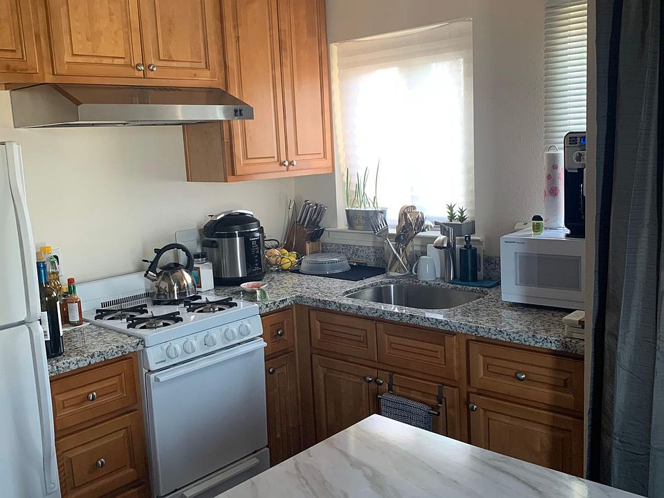 2nd image of 805 4th Ave