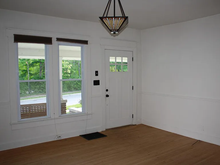 1004 E 2nd St — Photo 3