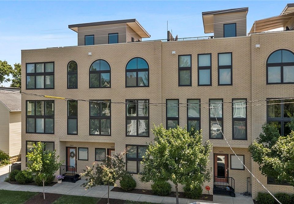 1st image of 1969 W 47th St