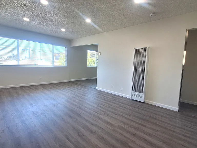 13322 Cordary Ave — Photo 3