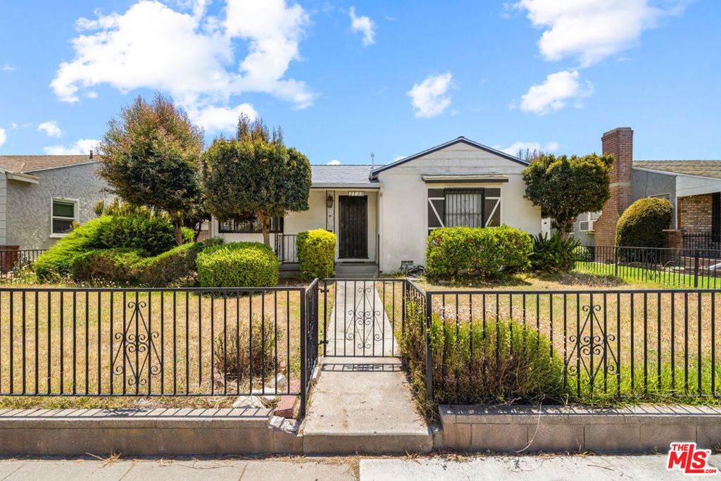 2530 W 154th St, Gardena, CA - View 2