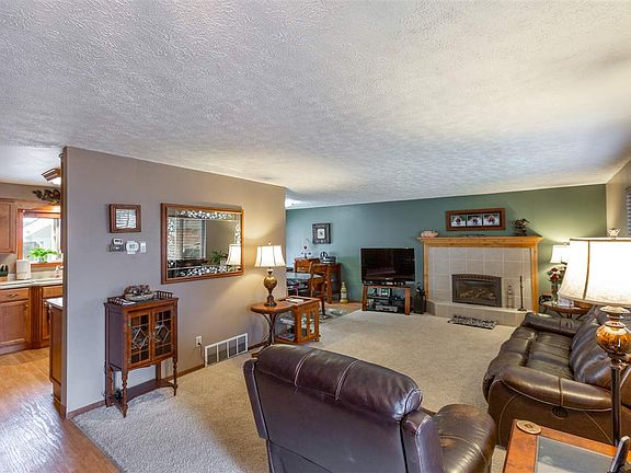 4th image of 10516 E Balfour Ct