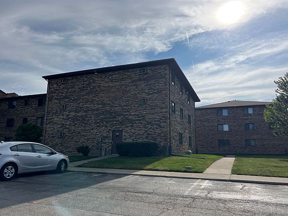 2nd image of 214 Klein Creek Ct