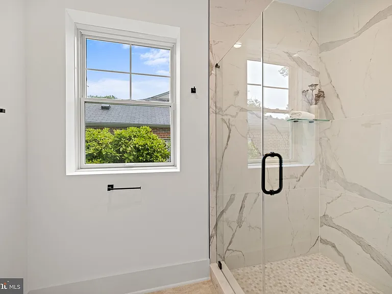 8609 Woodbrook Ln — Photo 20